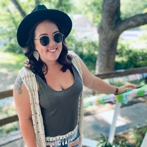 Meet your Posher, Summer Newell